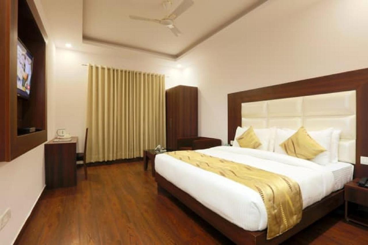 Hotel The Westend Green Nueva Delhi Exterior foto